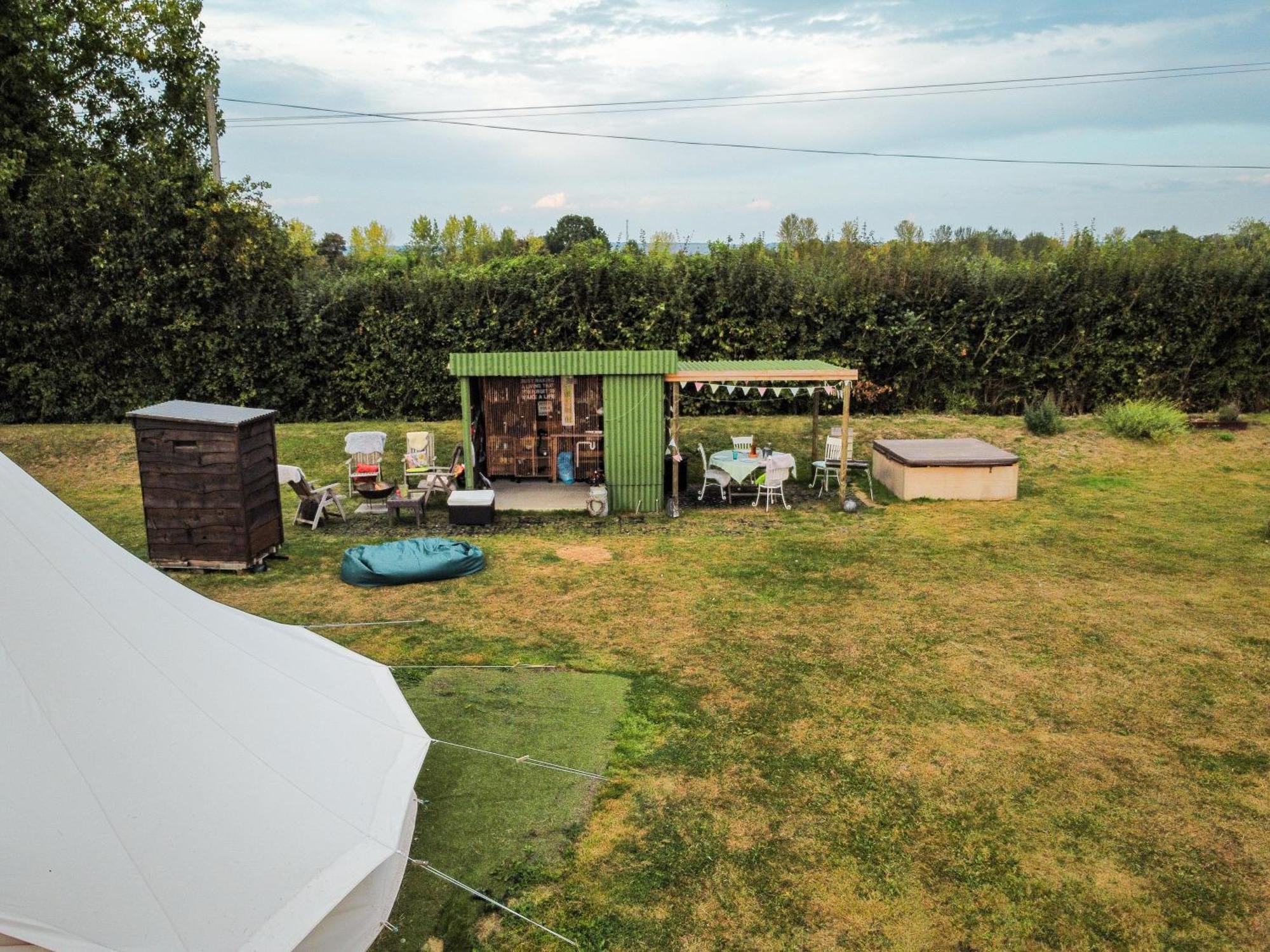 The Follies Glamping Hotel Мейдстън Екстериор снимка