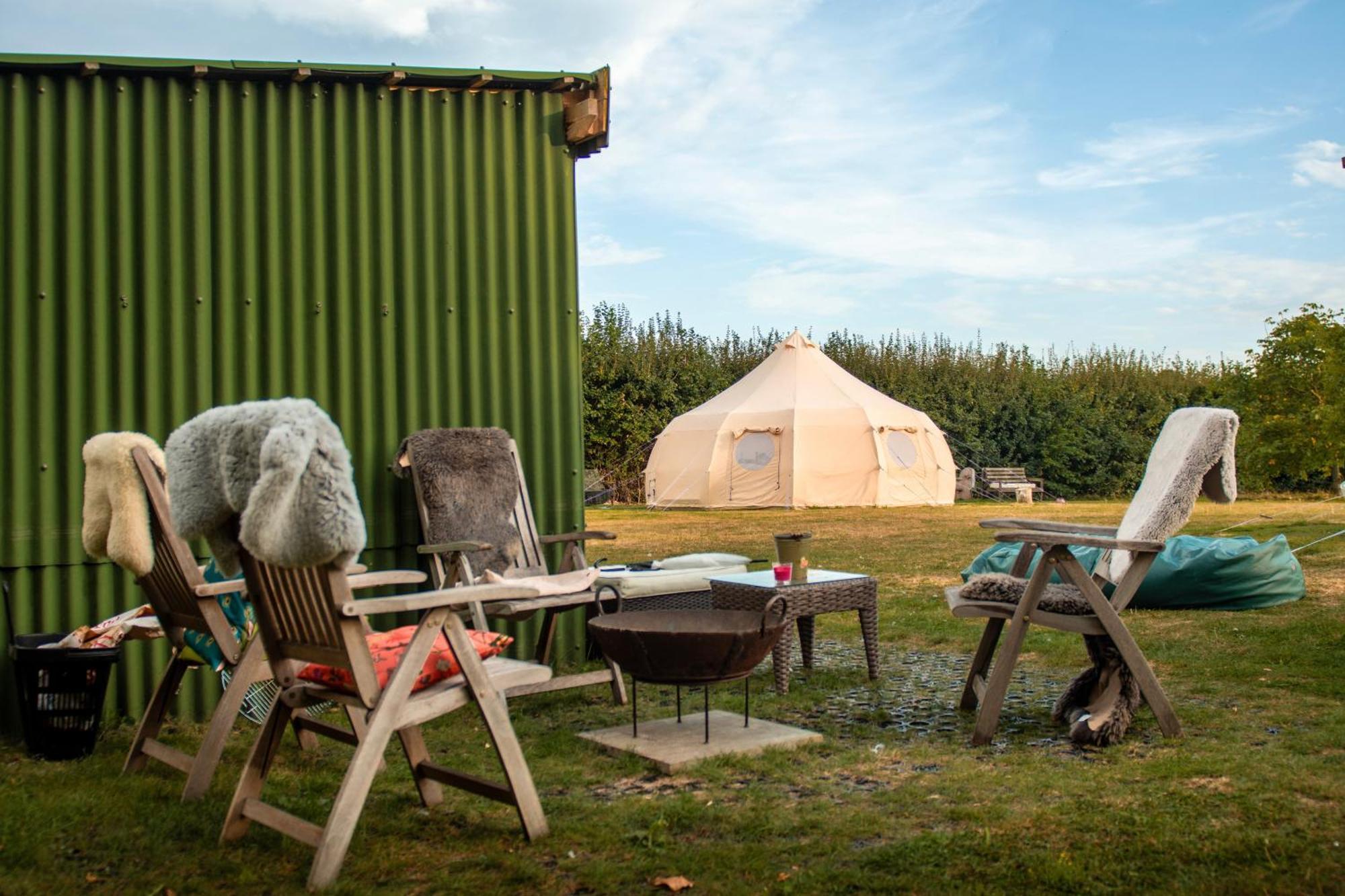 The Follies Glamping Hotel Мейдстън Екстериор снимка