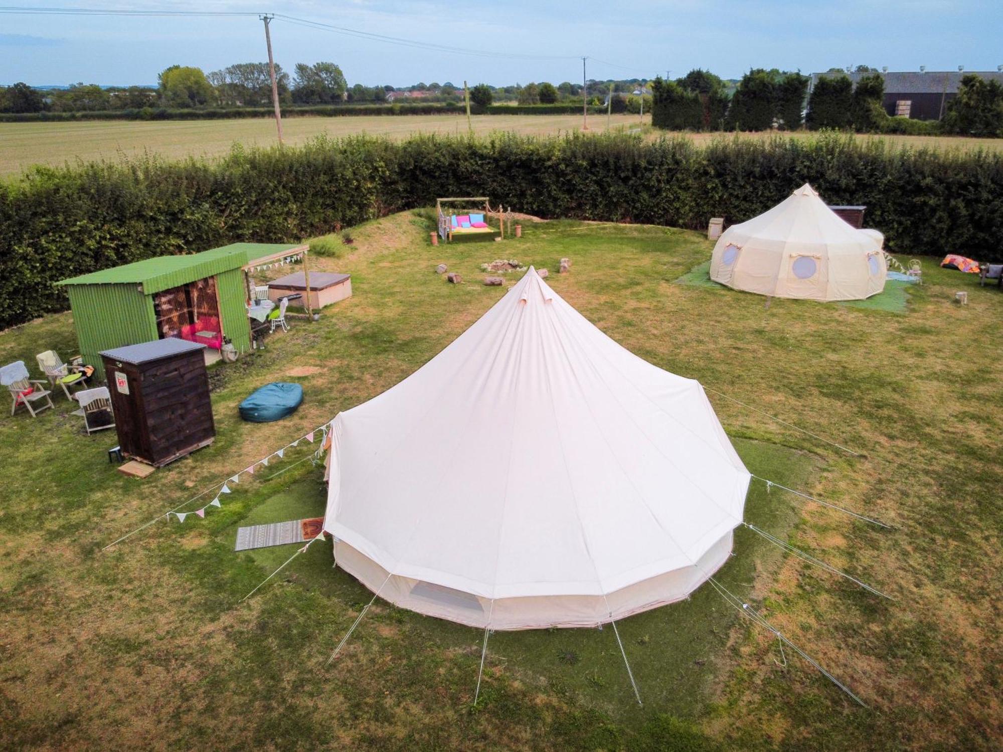 The Follies Glamping Hotel Мейдстън Екстериор снимка