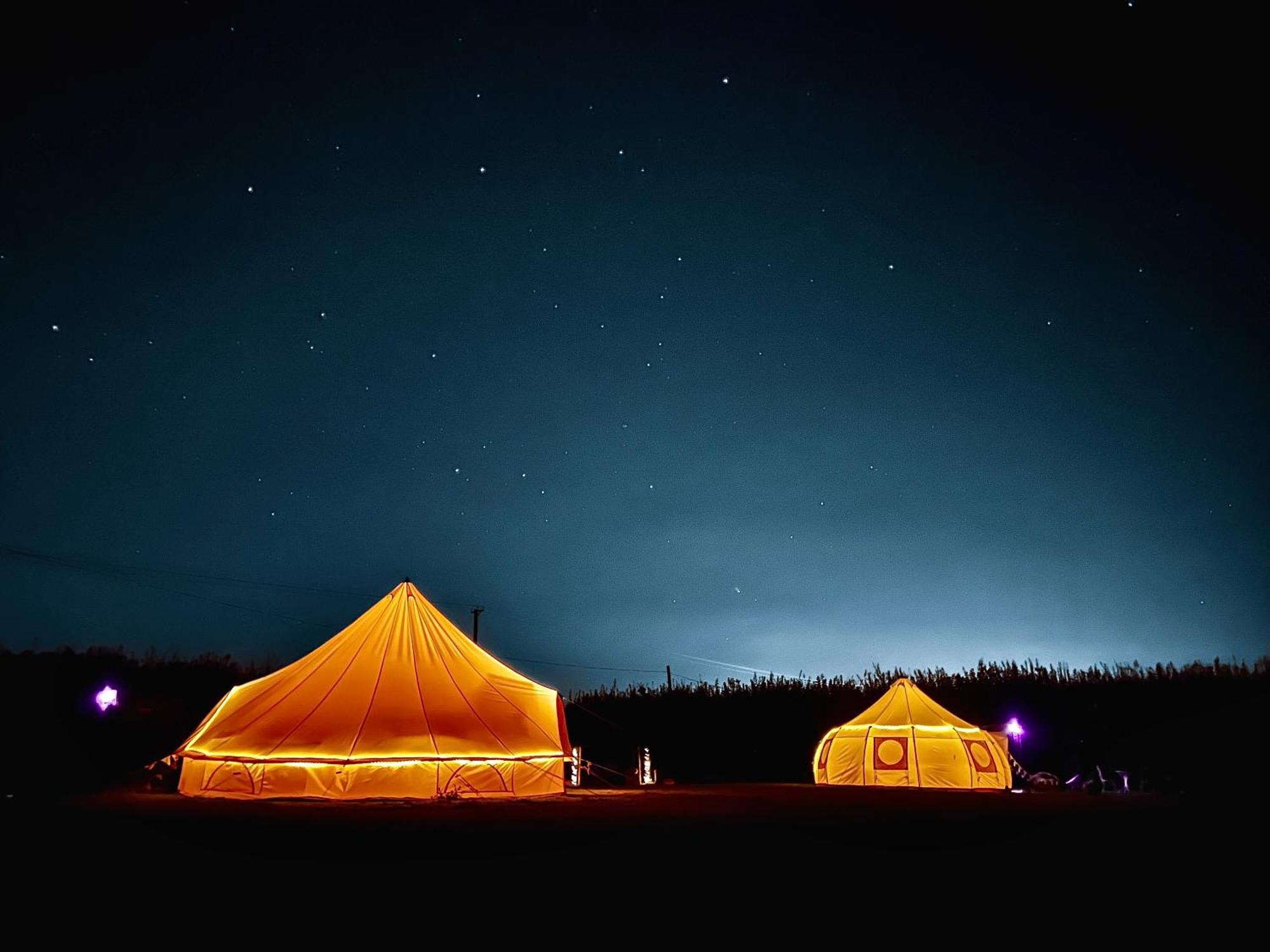 The Follies Glamping Hotel Мейдстън Екстериор снимка