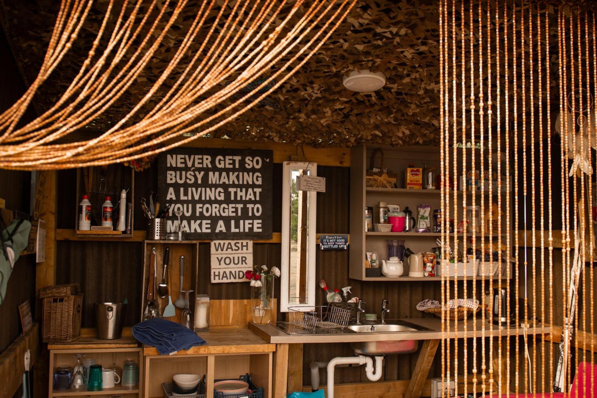 The Follies Glamping Hotel Мейдстън Екстериор снимка