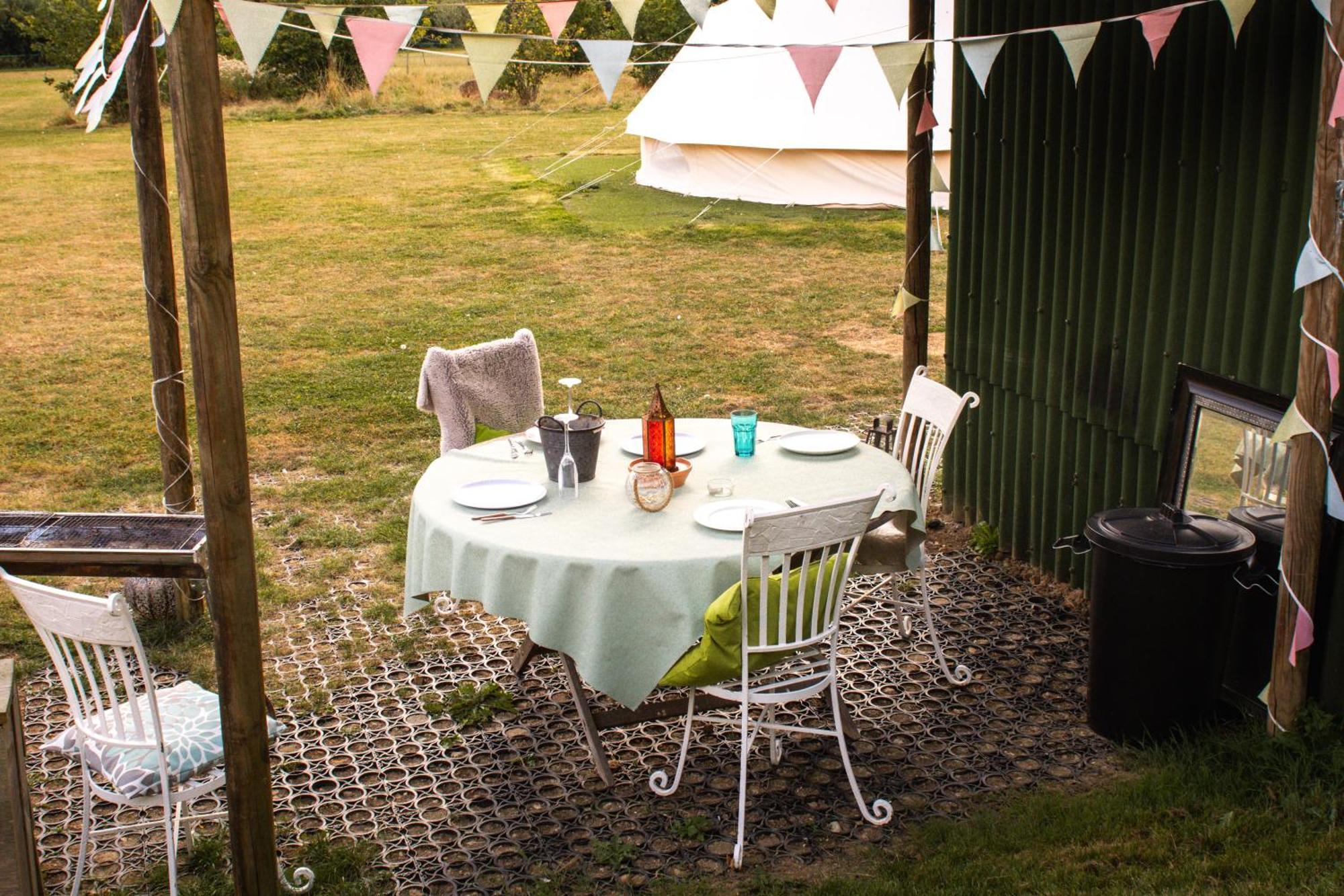 The Follies Glamping Hotel Мейдстън Екстериор снимка