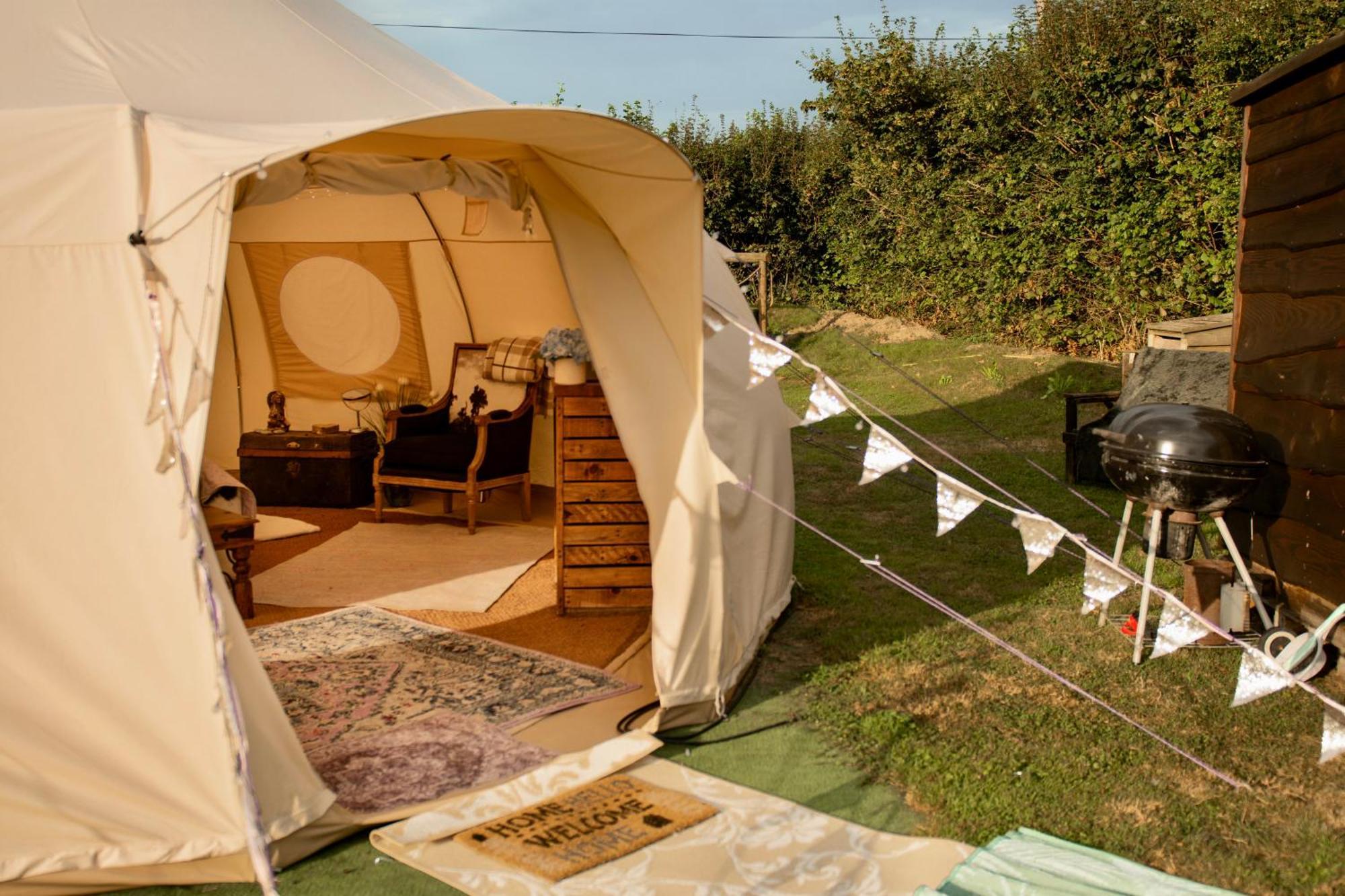 The Follies Glamping Hotel Мейдстън Екстериор снимка