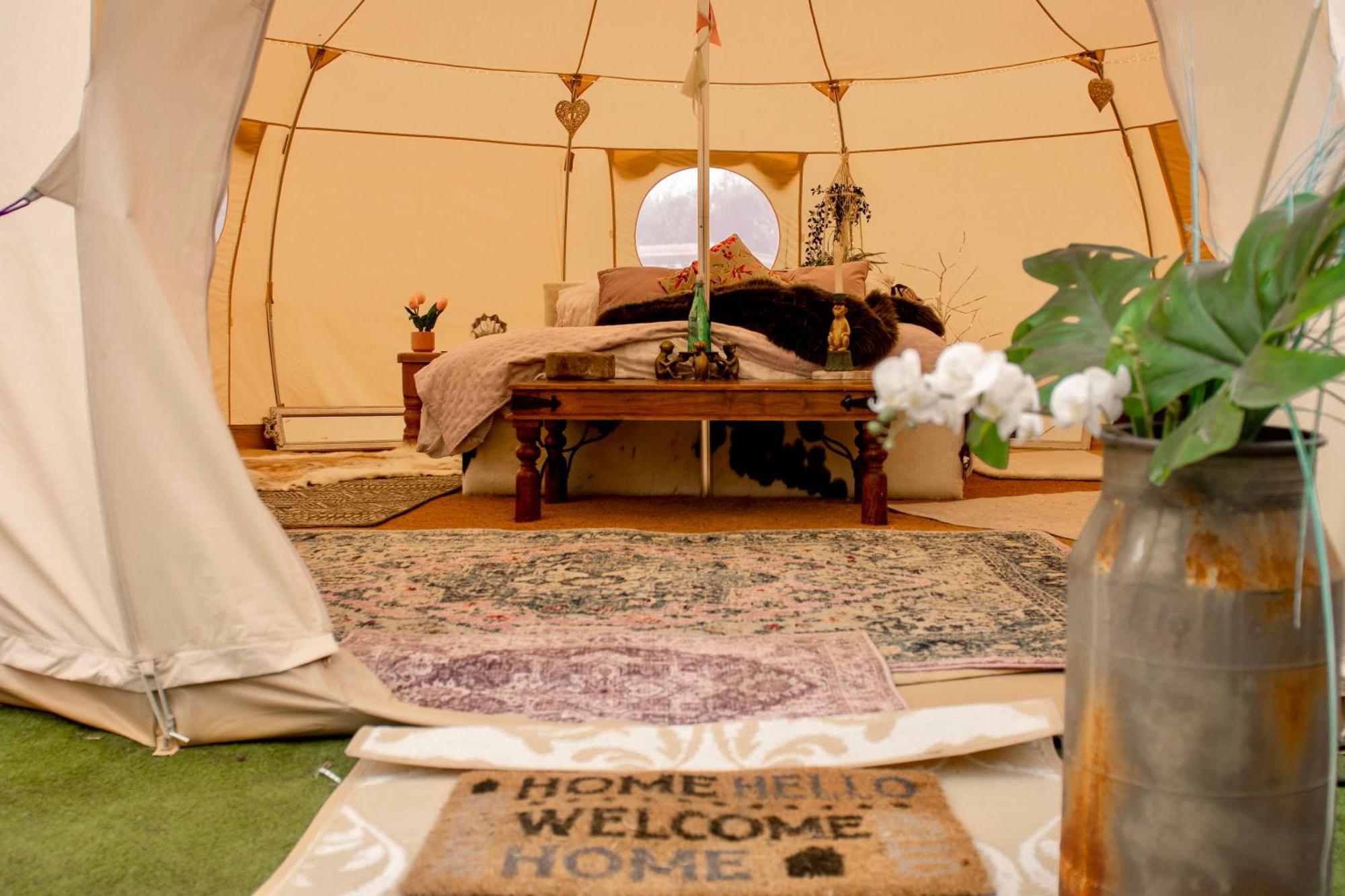The Follies Glamping Hotel Мейдстън Екстериор снимка