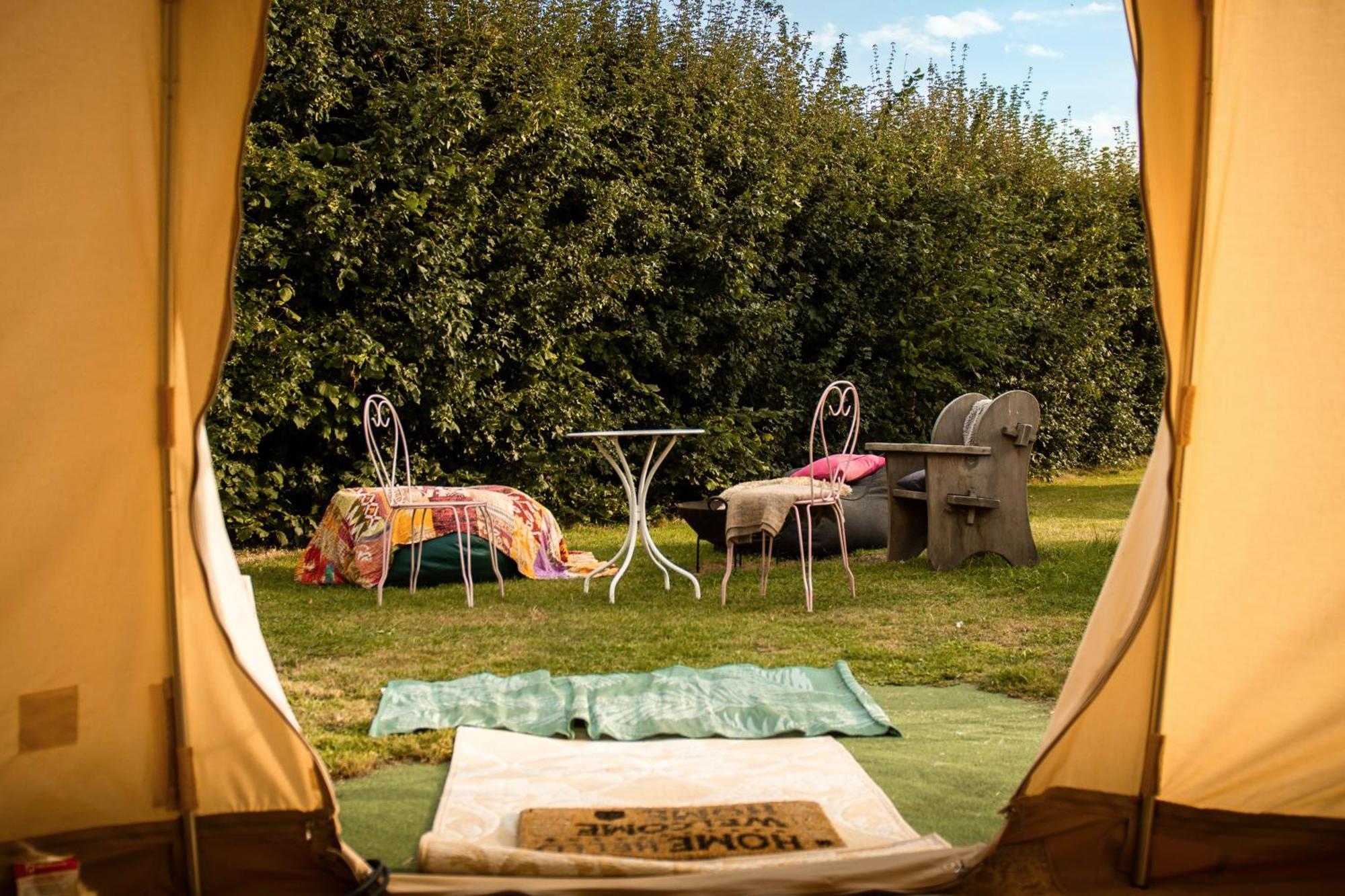 The Follies Glamping Hotel Мейдстън Екстериор снимка