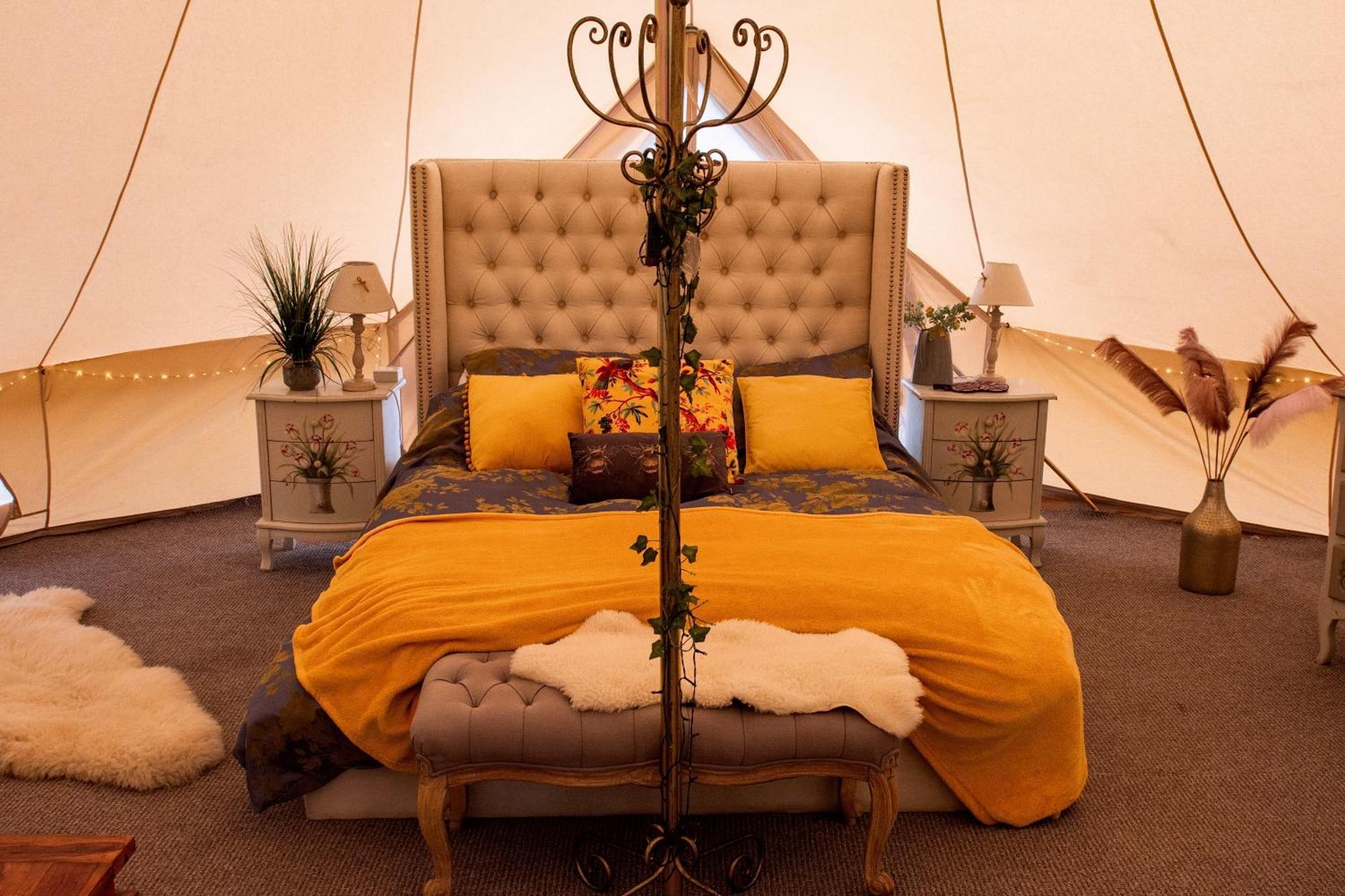 The Follies Glamping Hotel Мейдстън Екстериор снимка