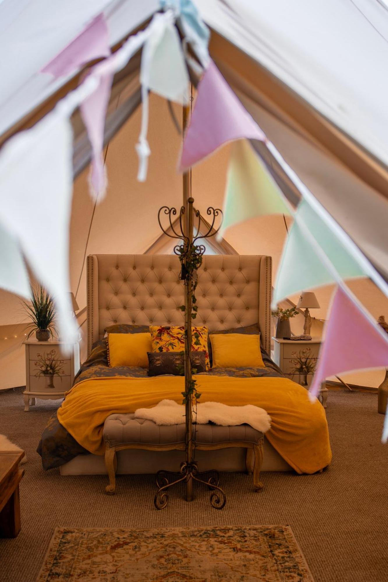 The Follies Glamping Hotel Мейдстън Екстериор снимка