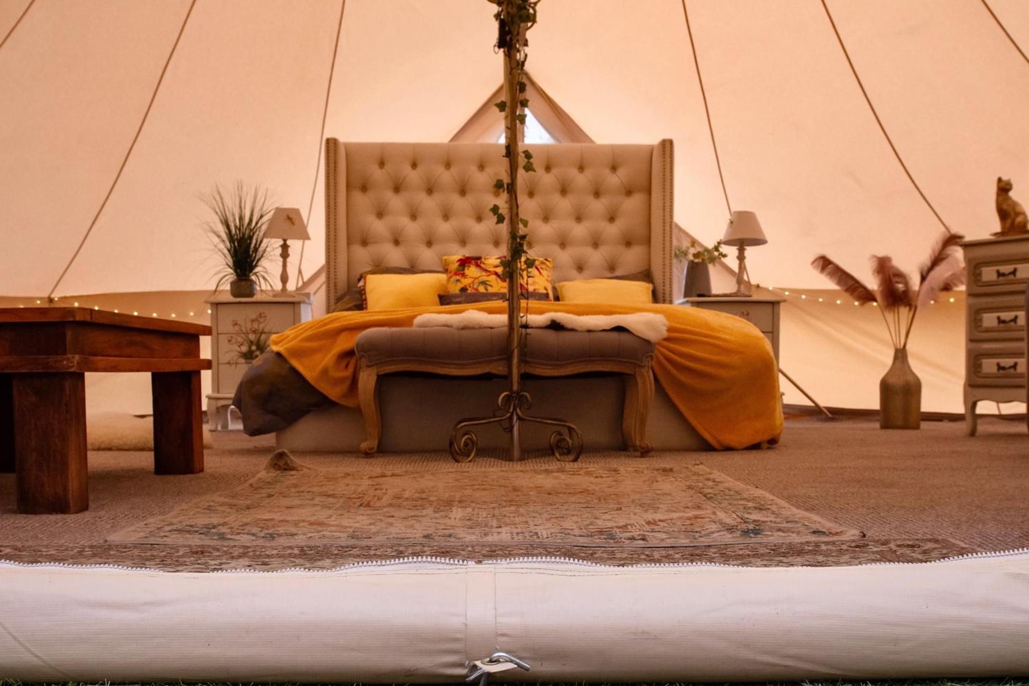 The Follies Glamping Hotel Мейдстън Екстериор снимка